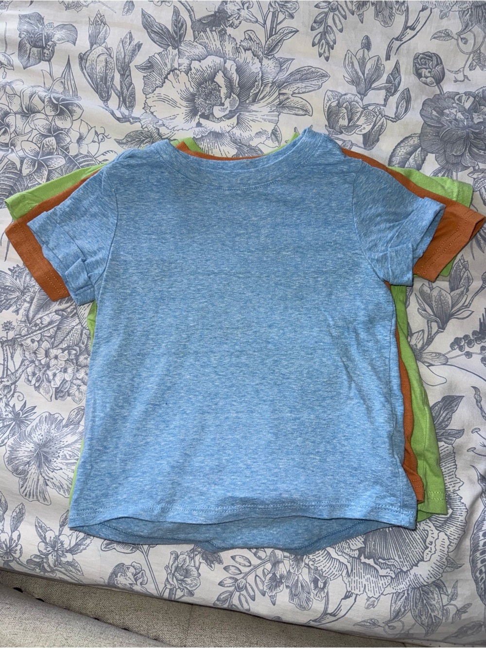 4 TSHIRTS 3T BUNDLE BAG